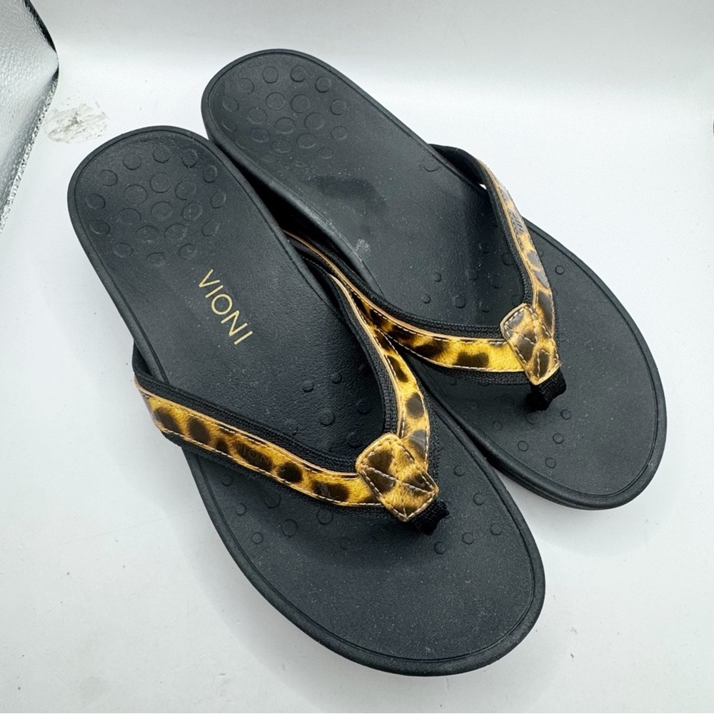 Vionic High Tide platform leopard print flip flop… - image 4